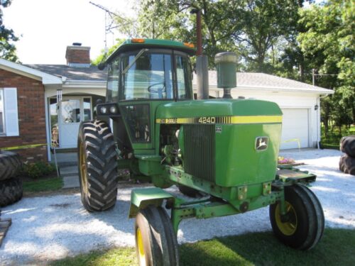 The Deere equipment line up was a huge draw for our 2008 farm auction back in Indiana.